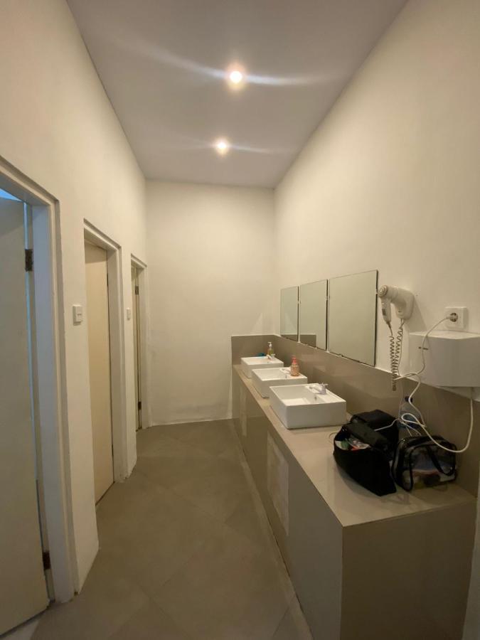 The Packerbox Hostel Batununggul Eksteriør bilde